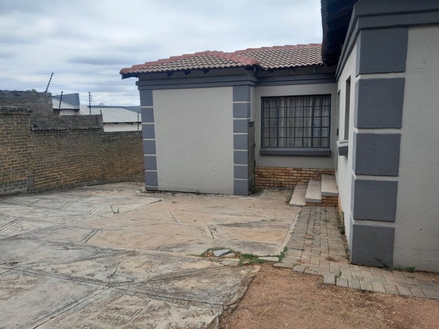 3 Bedroom Property for Sale in Geelhoutpark North West